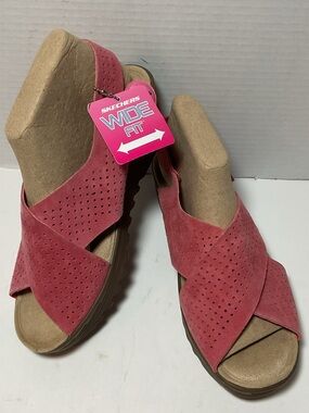 Skechers NWT Wide Fit Platform Wedge Sandals